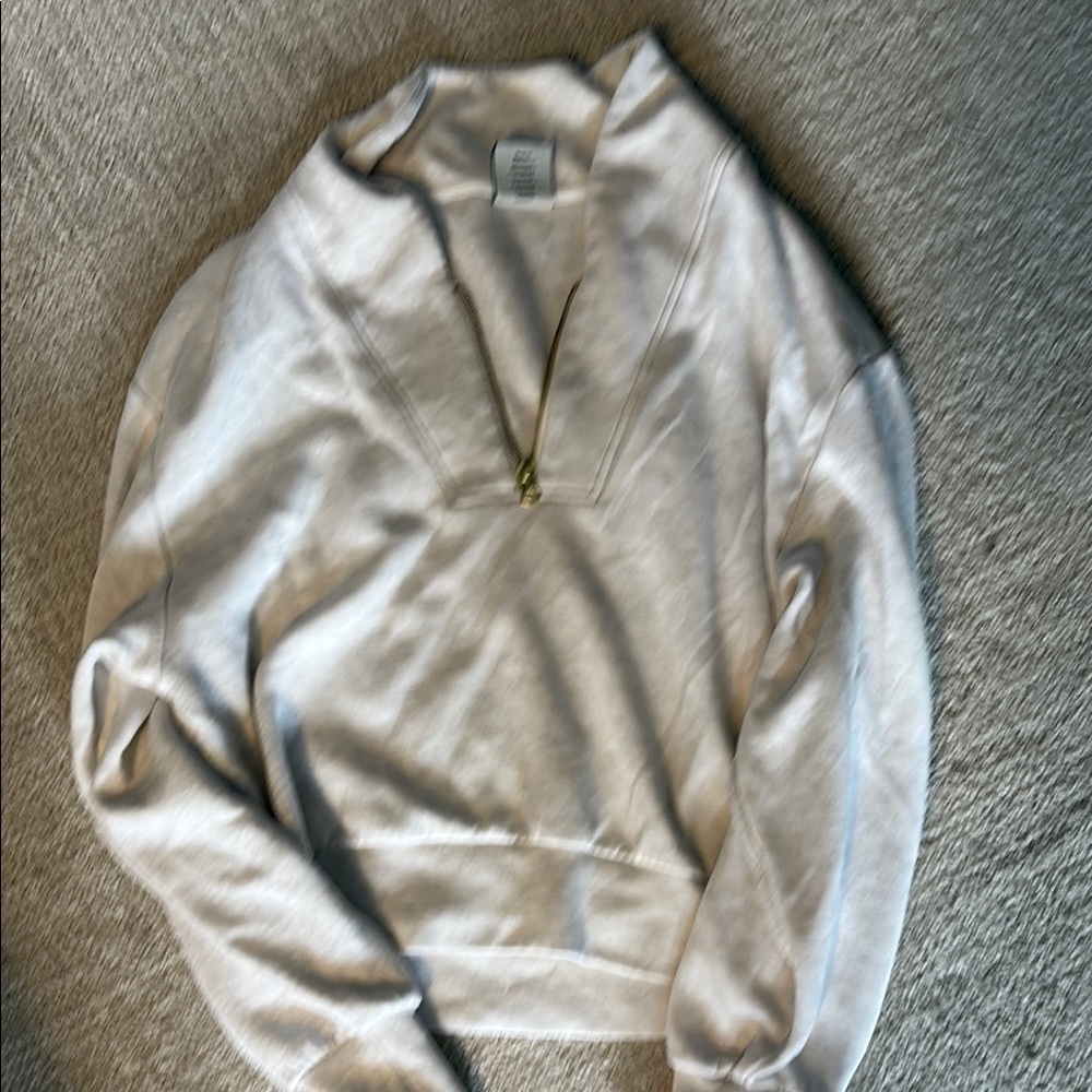 Varley Cream V-Neck Top with Ribbed Cuffs
